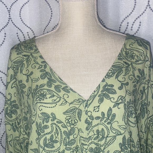 LUQ Green Paisley Blouse with Tie Front Size Large - Picture 8 of 12